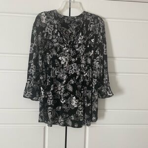 Roz & Ali Black and White Floral Blouse